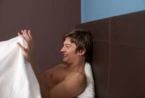 Ein Mann vergrößerte seinen Penis durch eine Massage